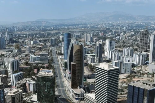 Una vista de la ciudad de Addis Abeba, Etiopía. (Foto tomada el 16 de febrero de 2025: Xinhua)