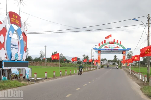 [Foto] Habitantes de zonas afectadas por inundaciones en Dak Lak celebran el Tet con alegría en sus nuevos hogares
