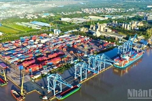 Empresas e industrias vietnamitas enfrentan disrupciones en el transporte marítimo por conflicto en Oriente Medio