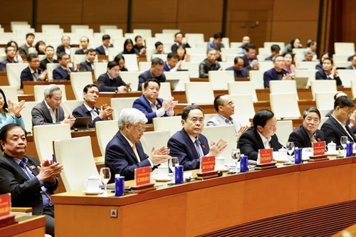 El presidente de la Asamblea Nacional, Tran Thanh Man, asiste a una reunión para informar sobre los resultados del XIV Congreso Nacional del Partido Comunista. (Foto: VNA)