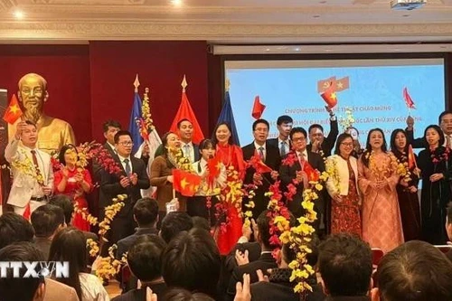 La Embajada de Vietnam en Francia organiza una ceremonia conmemorativa del 96º aniversario de la fundación del Partido Comunista de Vietnam (3 de febrero de 1930) (Foto: VNA)
