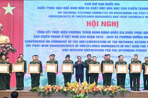 [Foto] Premier asiste a conferencia sobre la superación de consecuencias de las minas de la posguerra en Vietnam