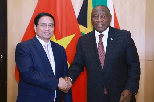 El primer ministro Pham Minh Chinh y el presidente sudafricano Matamela Cyril Ramaphosa. (Foto: VNA)