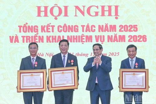 [Foto] Premier vietnamita asiste a conferencia de balance del Ministerio de Construcción