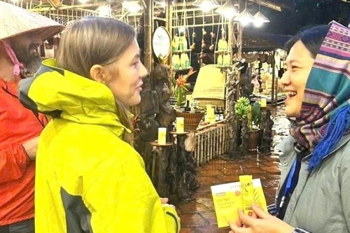 Llegada de turistas internacionales a Vietnam se dispara en octubre.