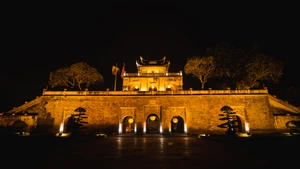 Recorrido nocturno por la Ciudadela Imperial de Thang Long