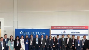 La delegación encabezada por el viceministro de Finanzas de Vietnam, Cao Anh Tuan (Foto: VNA)