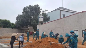 La comuna de Chu Dien (distrito de Luc Nam, provincia de Bac Giang) intensifica sus esfuerzos para eliminar las viviendas temporales y deterioradas para las familias pobres. (Foto: daidoanket.vn)