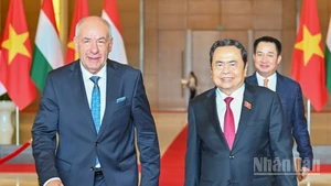 El titular de la Asamblea Nacional de Vietnam, Tran Thanh Man y el presidente húngaro, Sulyok Tamas (Foto: Nhan Dan)