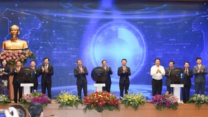 [Foto] Premier vietnamita asiste a ceremonia de inauguración del Portal Nacional de Derecho