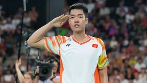 El badmintonista vietnamita Le Duc Phat celebra su victoria. (Foto:VNA)