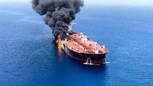 Buque petrolero atacado por fuerzas hutíes en el Mar Rojo. (Foto: IRNA/VNA)