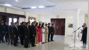 Ceremonia celebrada por la Embajada de Vietnam en Camboya el 19 de mayo. (Foto: VNA) 