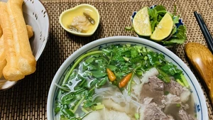 Pho (Sopa de fideo de arroz con carne de res o pollo), uno de los platos típicos de Hanoi. (Fuente:VNA)