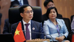 El viceprimer ministro y ministro de Relaciones Exteriores de Vietnam, Bui Thanh Son, en el evento. (Fuente: baochinhphu.vn)
