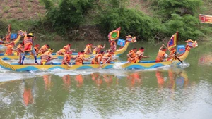 Reconocen como patrimonio cultural intangible nacional el festival de regata de botes de An Chau