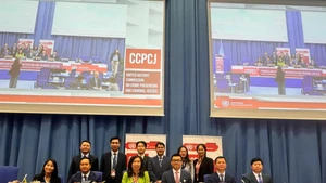 La delegación vietnamita asiste al 34º período de sesiones de la Comisión de Prevención del Delito y Justicia Penal (CCPCJ34) en Viena, Austria. (Foto: Ministerio de Relaciones Exteriores) 