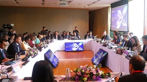 Panorama de la mesa redonda ministerial sobre confianza digital. (Fotografía: VNA)