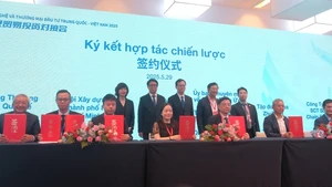 En la ceremonia de firma entre el NSSC y el CCPIT. (Fotografía: VNA)