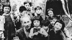 [Foto] Tío Ho y su amor inmensurable para los niños vietnamitas