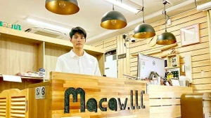 Ngo Ngoc Khanh en la librería Macaw. (Fotografía: I LOVE VIETNAM)