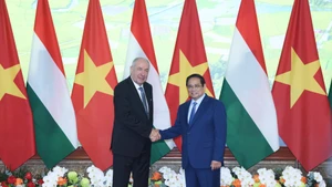 [Foto] Premier vietnamita se reúne con presidente de Hungría