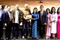 La delegación vietnamita mabtiene reunión con Eduardo Piñera, vicepresidente del PSUV y jefe de su Comisión de Formación e Ideología. (Foto: Embajada de Vietnam en Venezuela)