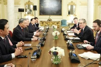 Durante las conversaciones oficiales entre el secretario general del Partido Comunista de Vietnam, To Lam, y el primer ministro británico, Keir Starmer. (Foto: VNA)