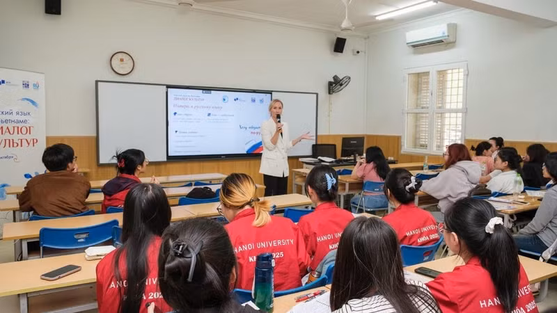 Las actividades presenciales del proyecto se desarrollan del 6 al 16 de octubre en destacados centros escolares y universidades de Vietnam. (Foto: XUAN HUNG)