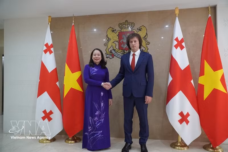 La vicepresidenta de Vietnam, Vo Thi Anh Xuan, y el primer ministro de Georgia, Irakli Kobakhidze. (Foto: VNA)