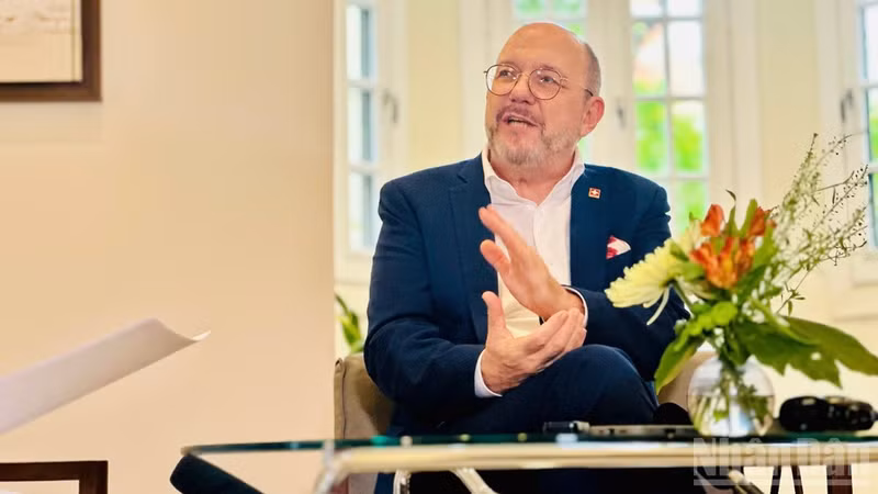 Thomas Gass, embajador extraordinario y plenipotenciario de Suiza en Vietnam. (Foto: Cortesía de la Embajada de Suiza)