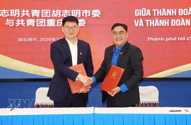 Firma del memorando de entendimiento entre las organizaciones juveniles de Ciudad Ho Chi Minh y de Chongqing (China) (Foto: VNA)