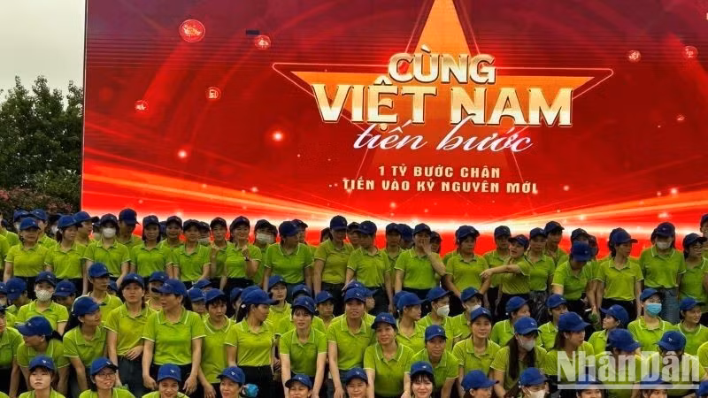La edición anterior de “Avanzamos con Vietnam” se celebró con éxito en Hung Yen. (Foto: MAI TU)
