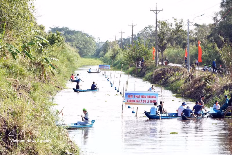 Ecoturismo en el Parque Nacional U Minh Ha. (Foto: VNA)