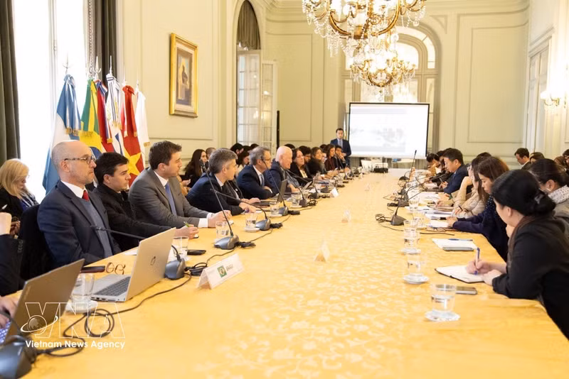 En la primera ronda de negociaciones del Acuerdo de Comercio Preferencial (PTA) entre Vietnam y el Mercado Común del Sur (Mercosur). (Foto: VNA)