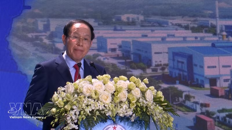 El viceprimer ministro Le Tien Chau habla en el evento. (Foto: VNA)