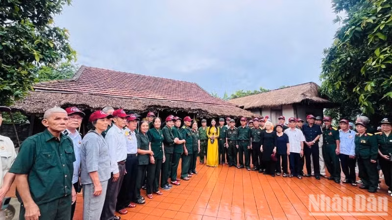 Veteranos de guerra visitan la casa donde pasó su infancia el legendario estratega militar.