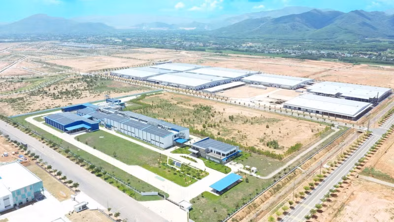 Gia Lai apoya a las empresas locales para que adopten gradualmente estándares ESG adaptados a las condiciones de la provincia. (Becamex VSIP Binh Dinh se compromete a desarrollar infraestructuras verdes y establecer una plataforma ESG compartida)