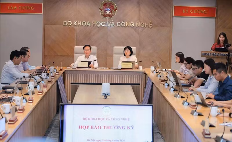 En la rueda de prensa habitual del Ministerio de Ciencia y Tecnología de agosto de 2026. (Foto: mst.gov.vn)