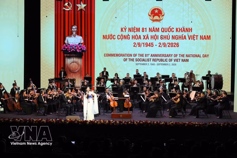 En el programa artístico especial para celebrar el 81º aniversario del Día Nacional de Vietnam. (Foto: VNA)