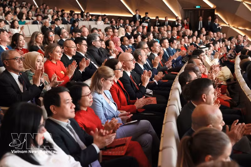 Delegados internacionales y nacionales asistieron a la ceremonia. (Foto: VNA)