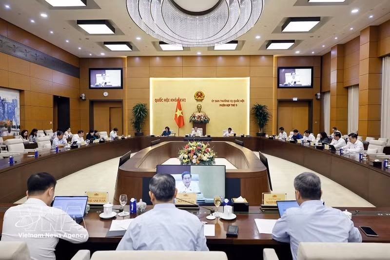 Panorama de la reunión del Comité Permanente de la Asamblea Nacional de Vietnam. (Foto: VNA)