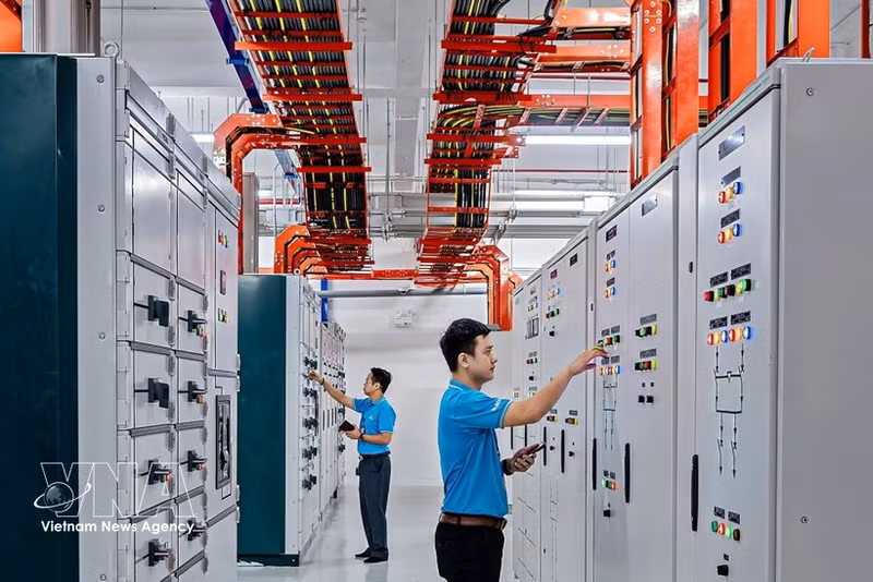 El Centro de datos (IDC) del Grupo de Correos y Telecomunicaciones de Vietnam (VNPT) en el Parque de Alta Tecnología de Hoa Lac, el mayor de Vietnam, equipado con tecnologías de última generación y que cumple plenamente con los estándares técnicos internacionales. (Foto: VNA)