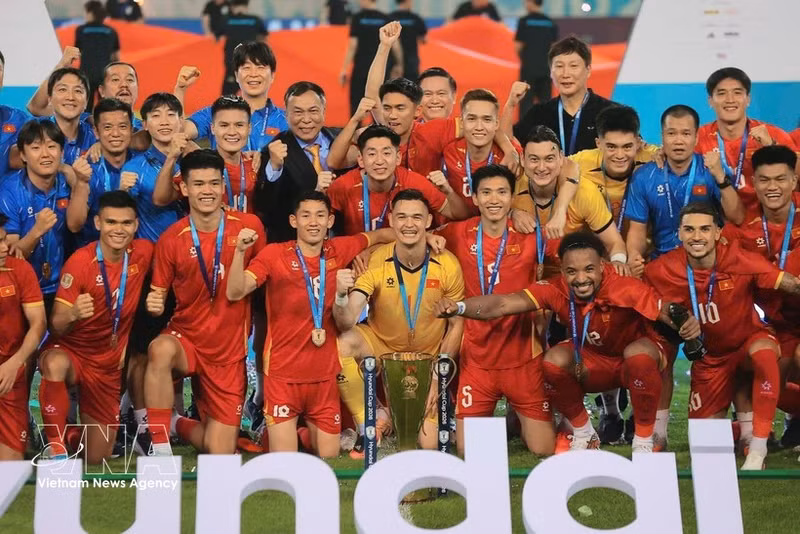 La selección nacional de Vietnam celebra su victoria en la Copa Asean 2026. (Foto: VNA)