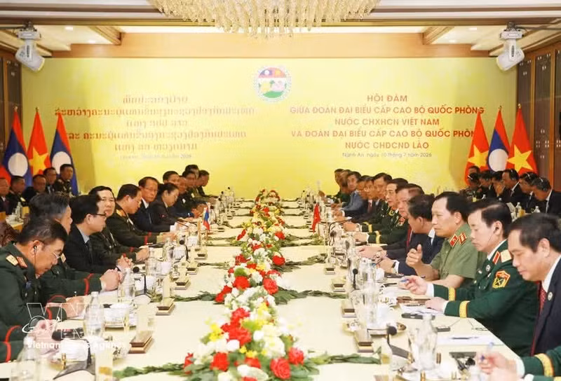 Conversaciones oficiales en el marco del tercer Intercambio de amistad de defensa fronteriza Vietnam- Laos. (Foto: VNA)
