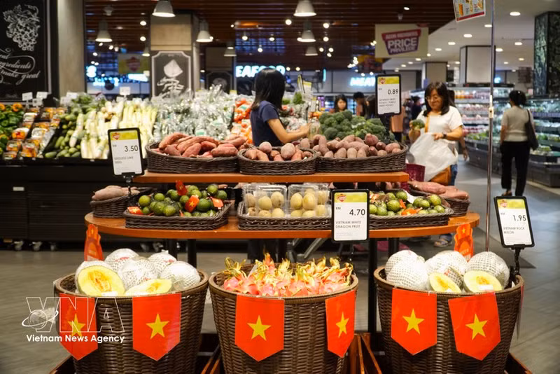 Productos vietnamitas exhibidos en la entrada de un supermercado de AEON en Malasia. (Foto: VNA)