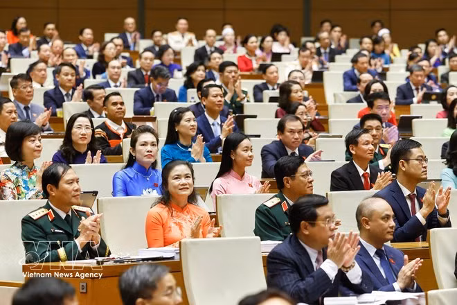 Los diputados en la apertura del primer período de sesiones de la Asamblea Nacional de la XVI Legislatura. (Foto: VNA)