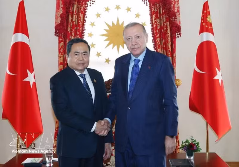 El presidente de la Asamblea Nacional de Vietnam, Tran Thanh Man, y el presidente turco, Recep Tayyip Erdogan. (Foto: VNA)
