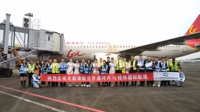Ceremonia de bienvenida al primer vuelo de la ruta internacional Guilin-Hanói. (Foto: Oficina de Cultura, Radio, Televisión y Turismo de Guilin)