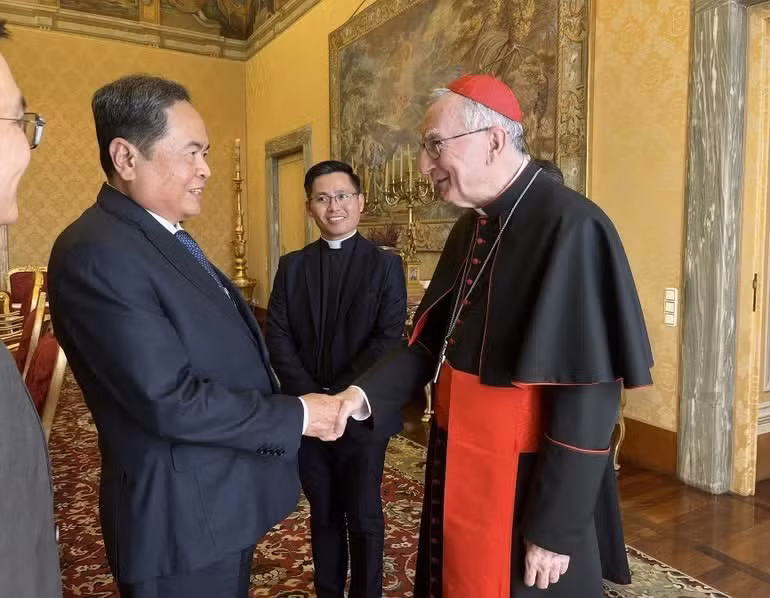 El presidente de la ANV, Tran Thanh Man, se entrevista con el Secretario de Estado de la Santa Sede, el cardenal Pietro Parolin.